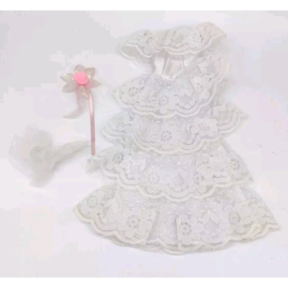 Vintage 1990 The Bridal Collection Barbie Wedding Dress Bouquet Vale #779 Mattel
